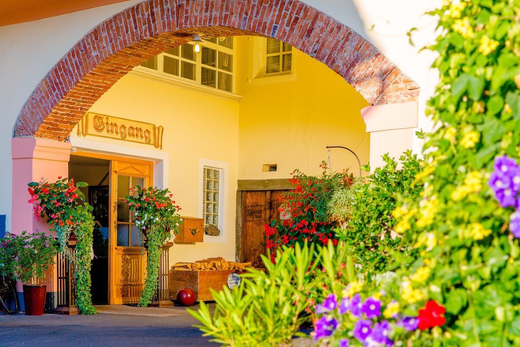 Gasthof Braeuer - Familie Eibensteiner Weißkirchen in Steiermark Buitenkant foto