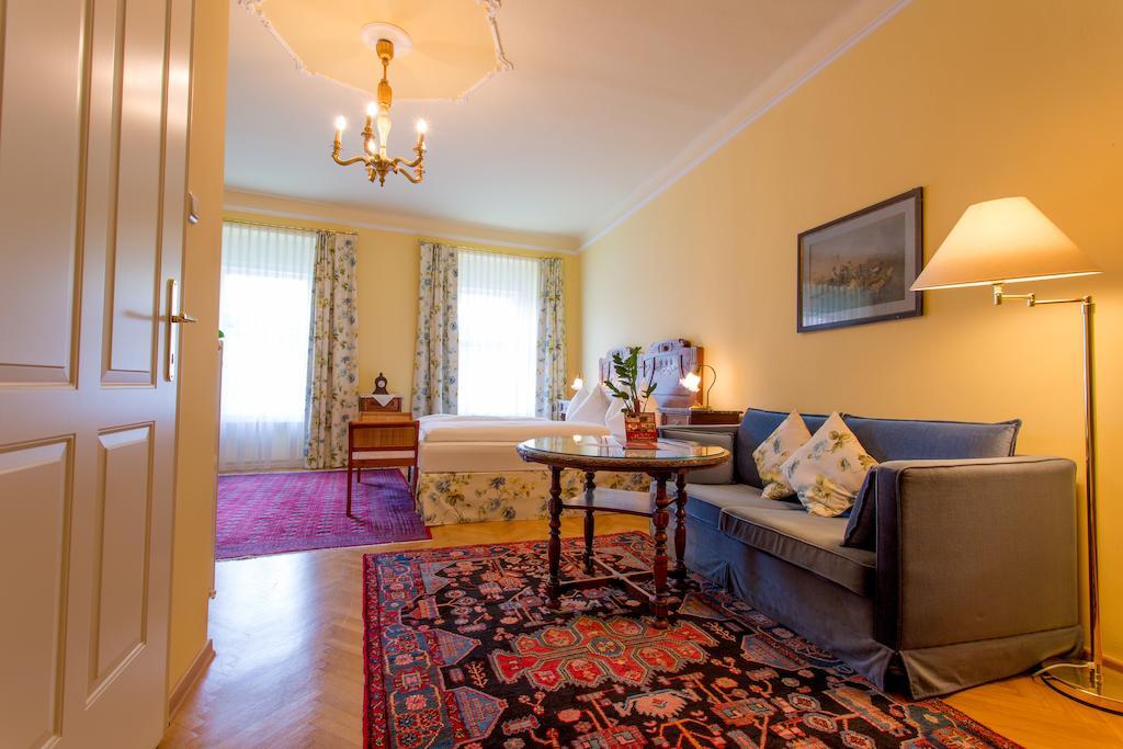 Gasthof Braeuer - Familie Eibensteiner Weißkirchen in Steiermark Kamer foto